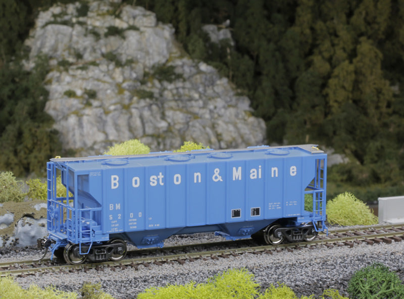 150-20007117 Portec 3000 2-Bay Covered Hopper -- Boston & Maine #5264