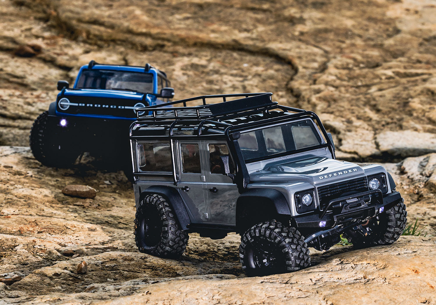 97054-1-ORNG 	 1/18 SCALE DEFENDER - ORNG