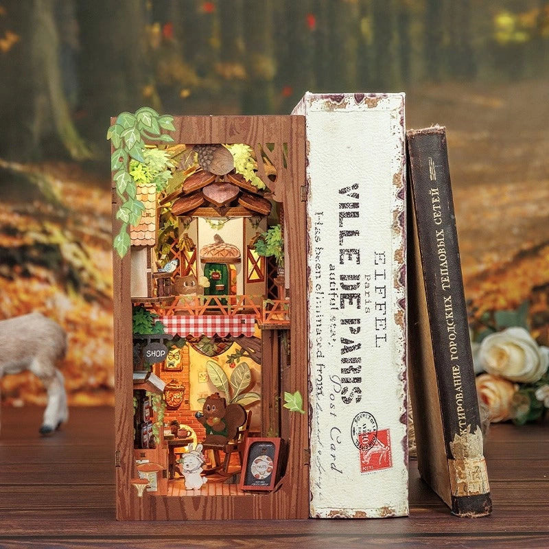 HCB107 DIY Book Nook Kit: Squirrel Collector with Dust Cover