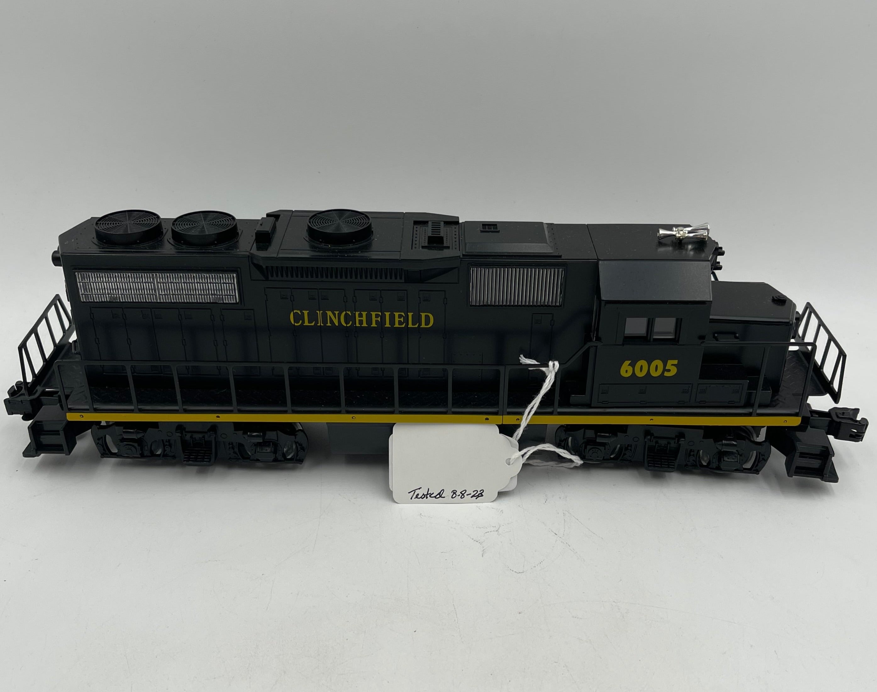Lionel O-Gauge GP-38 Locomotive Clinchfield Railroad w/ Horn + Box -- 6-18821