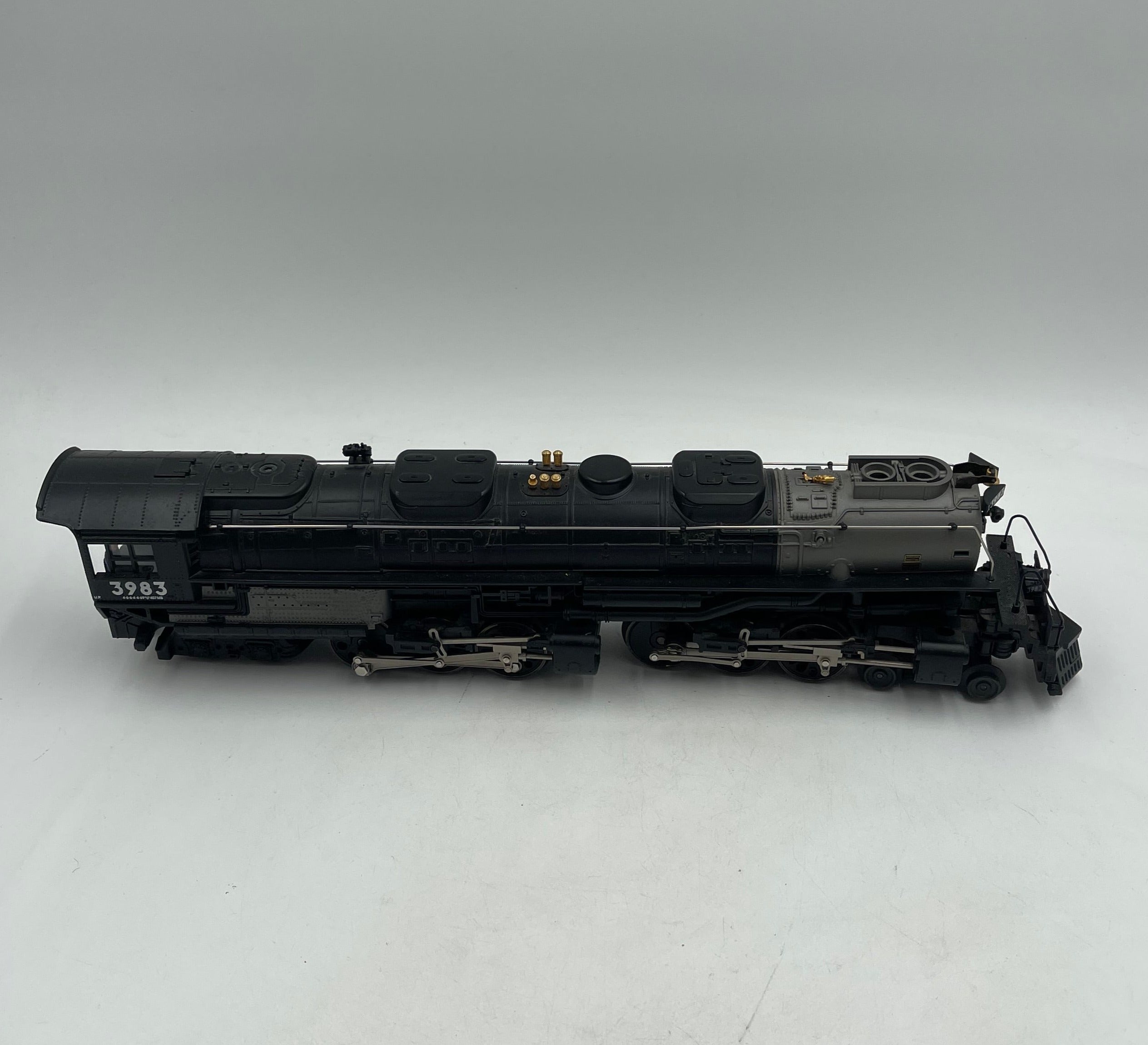 Lionel O-Gauge Union Pacific 4-6-6-4 Locomotive w/ Tender #3983 w/box -  6-28077