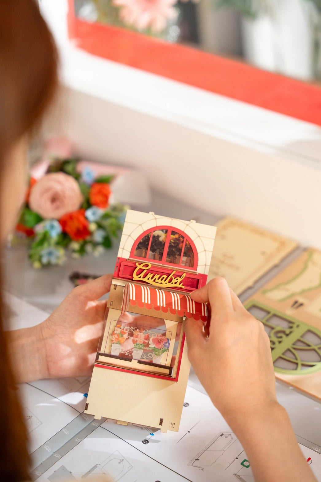 TGB09 Diy Book Nook Kit: Floral Corner with Dust Cover