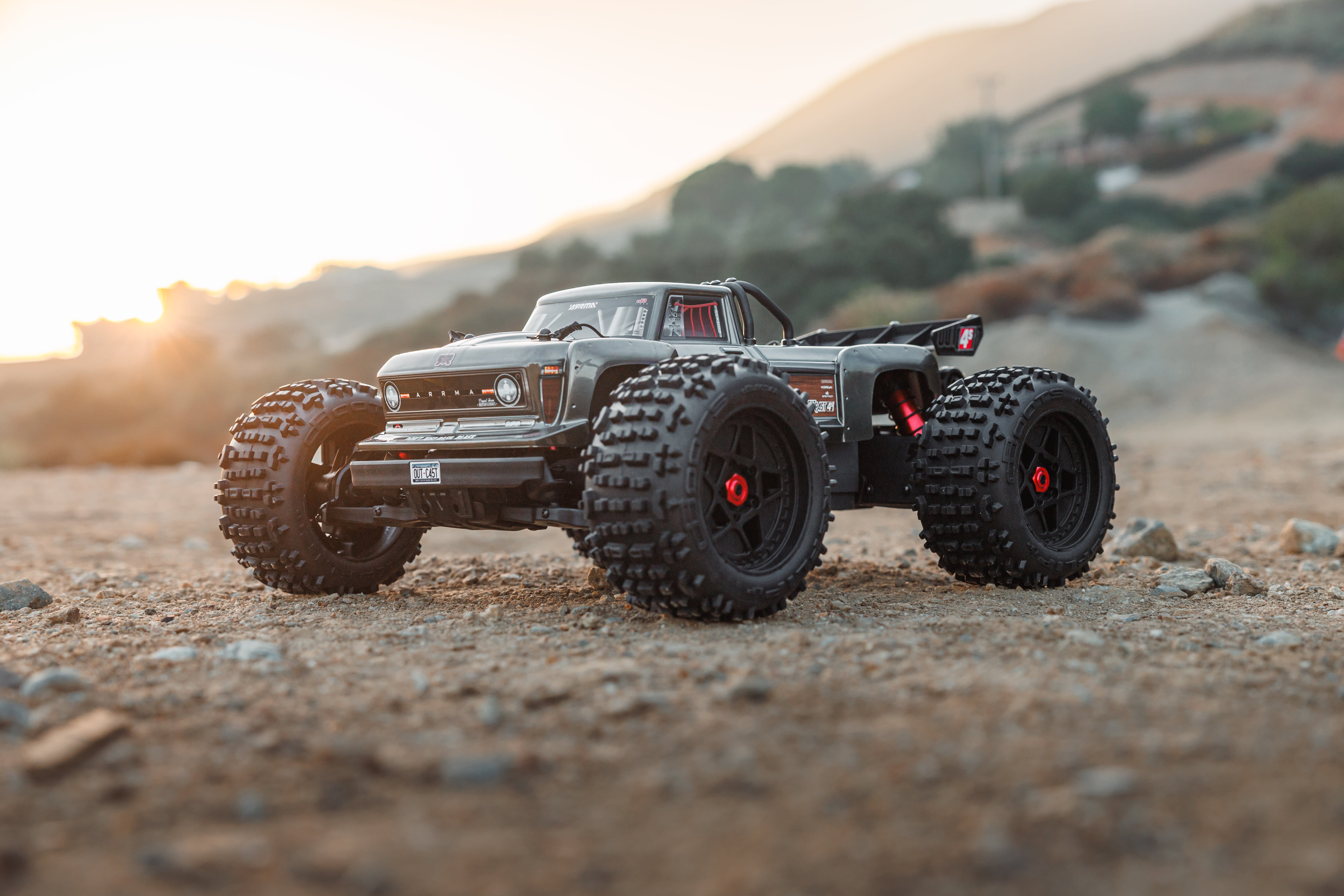 ARA4410V2T3 OUTCAST 4X4 4S BL 1/10TH 4WD STUNT TRK (GUNMETAL)